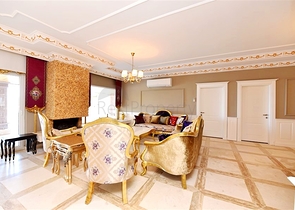 Schickes Haus mit eigenem Pool und Garten im Stadtteil Demirtas