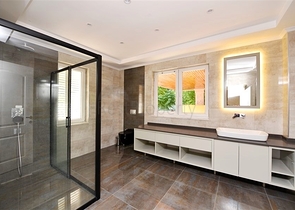 Schickes Haus mit eigenem Pool und Garten im Stadtteil Demirtas