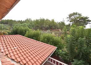 Schickes Haus mit eigenem Pool und Garten im Stadtteil Demirtas