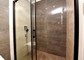 Schickes Haus mit eigenem Pool und Garten im Stadtteil Demirtas