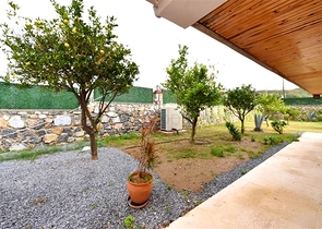 Schickes Haus mit eigenem Pool und Garten im Stadtteil Demirtas