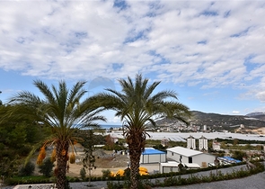 Schickes Haus mit eigenem Pool und Garten im Stadtteil Demirtas