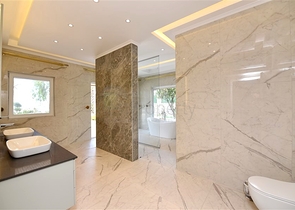 Schickes Haus mit eigenem Pool und Garten im Stadtteil Demirtas