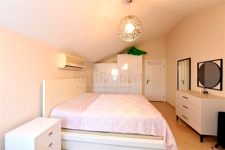 Geräumiges Penthouse mit 4+1 Grundriss in der Nähe von Oba