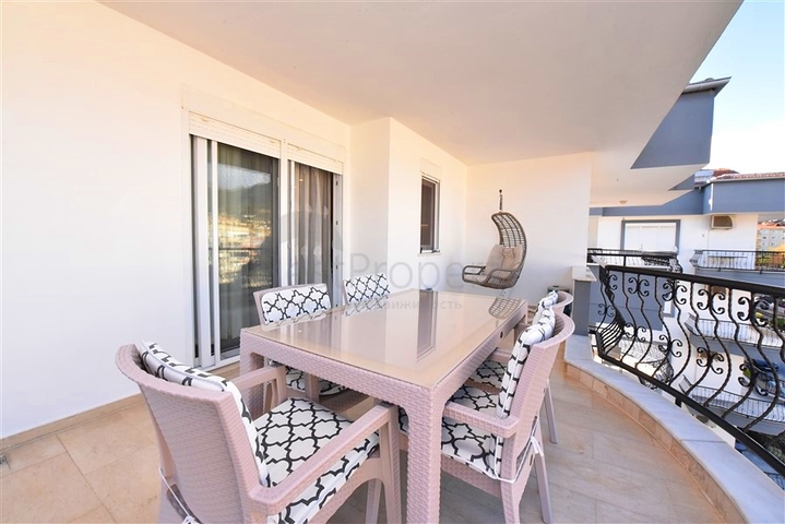 Geräumiges Penthouse mit 4+1 Grundriss in der Nähe von Oba