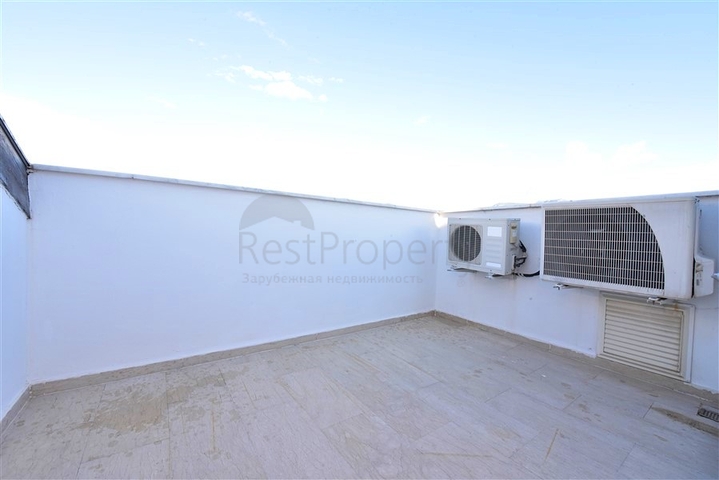 Geräumiges Penthouse mit 4+1 Grundriss in der Nähe von Oba