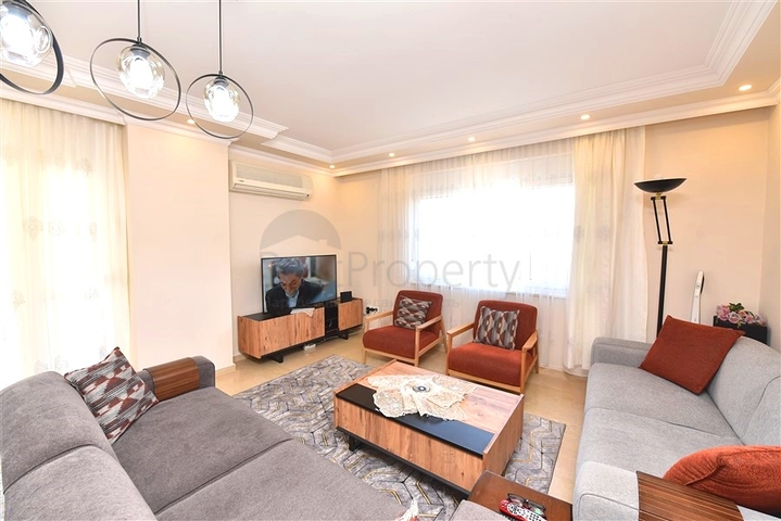 Geräumiges Penthouse mit 4+1 Grundriss in der Nähe von Oba