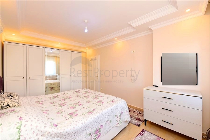 Geräumiges Penthouse mit 4+1 Grundriss in der Nähe von Oba