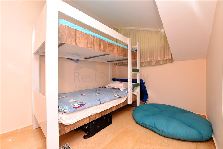 Geräumiges Penthouse mit 4+1 Grundriss in der Nähe von Oba