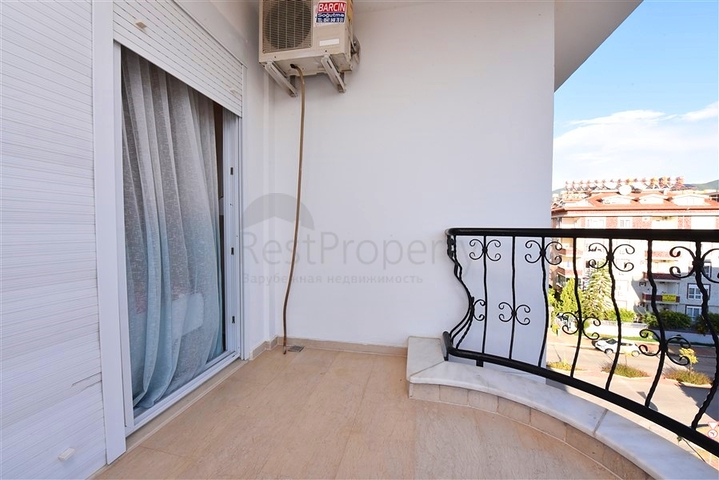 Geräumiges Penthouse mit 4+1 Grundriss in der Nähe von Oba