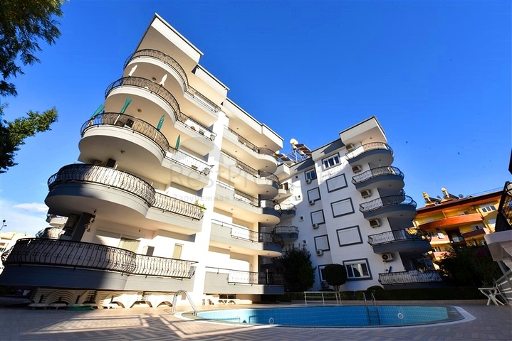 Geräumiges Penthouse mit 4+1 Grundriss in der Nähe von Oba