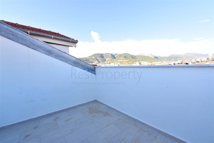 Geräumiges Penthouse mit 4+1 Grundriss in der Nähe von Oba