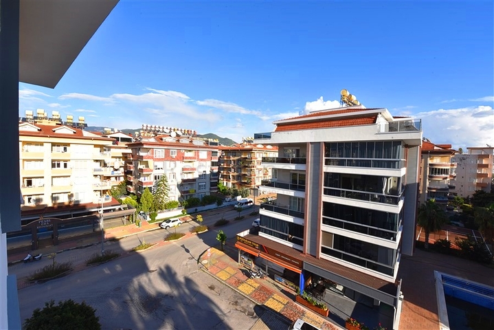 Geräumiges Penthouse mit 4+1 Grundriss in der Nähe von Oba