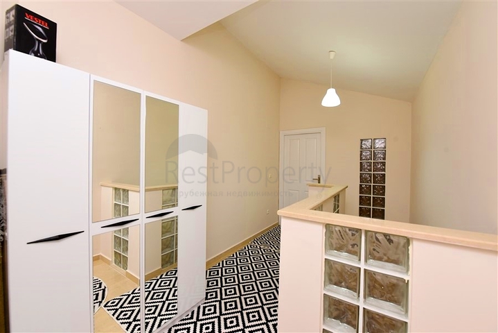 Geräumiges Penthouse mit 4+1 Grundriss in der Nähe von Oba