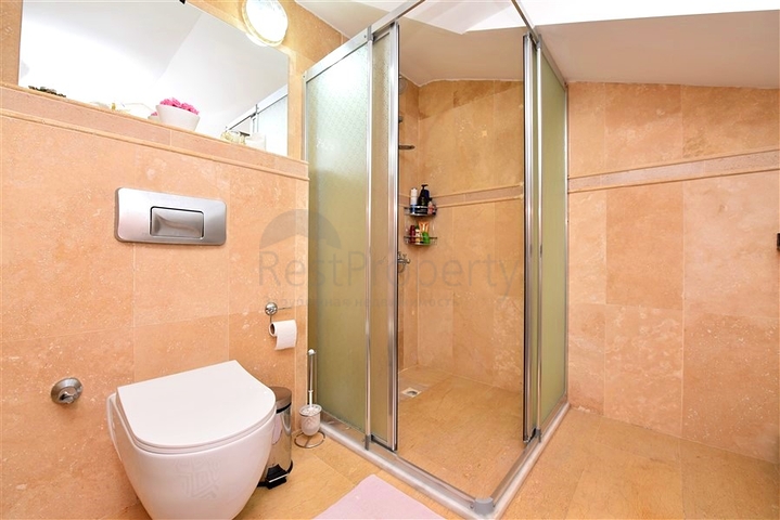 Geräumiges Penthouse mit 4+1 Grundriss in der Nähe von Oba