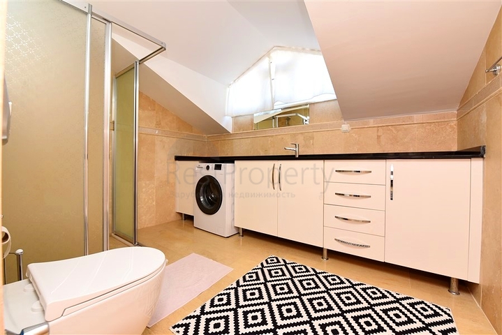 Geräumiges Penthouse mit 4+1 Grundriss in der Nähe von Oba