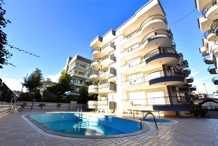 Geräumiges Penthouse mit 4+1 Grundriss in der Nähe von Oba