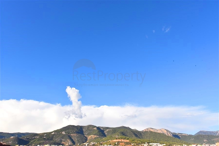 Geräumiges Penthouse mit 4+1 Grundriss in der Nähe von Oba