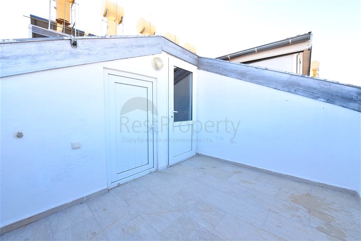 Geräumiges Penthouse mit 4+1 Grundriss in der Nähe von Oba