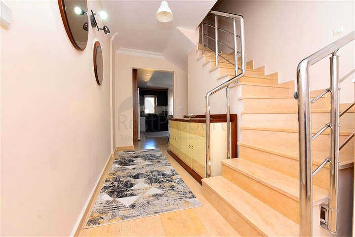 Geräumiges Penthouse mit 4+1 Grundriss in der Nähe von Oba