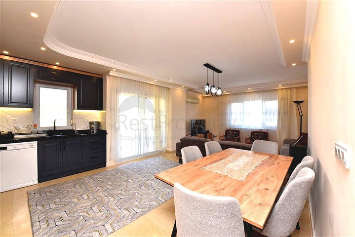 Geräumiges Penthouse mit 4+1 Grundriss in der Nähe von Oba