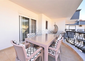 Geräumiges Penthouse mit 4+1 Grundriss in der Nähe von Oba