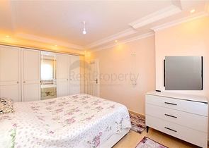 Geräumiges Penthouse mit 4+1 Grundriss in der Nähe von Oba