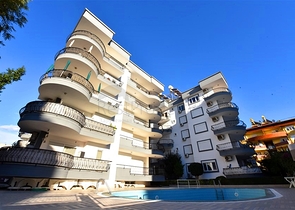 Geräumiges Penthouse mit 4+1 Grundriss in der Nähe von Oba