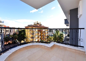 Geräumiges Penthouse mit 4+1 Grundriss in der Nähe von Oba