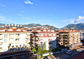 Geräumiges Penthouse mit 4+1 Grundriss in der Nähe von Oba