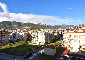 Geräumiges Penthouse mit 4+1 Grundriss in der Nähe von Oba