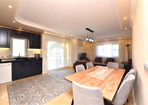 Geräumiges Penthouse mit 4+1 Grundriss in der Nähe von Oba