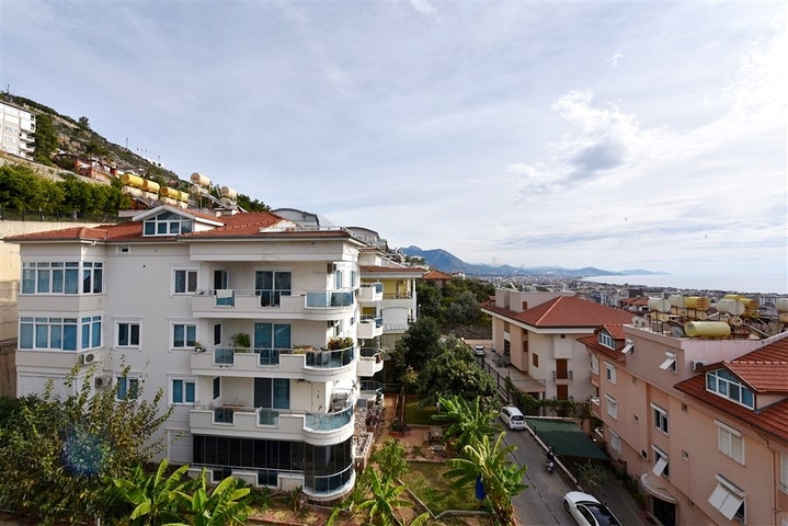 3+1 Wohnung in einem neuen Komplex mit Blick auf das Meer und die Festung von Alanya