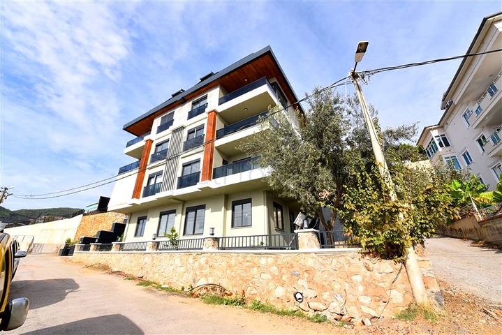 3+1 Wohnung in einem neuen Komplex mit Blick auf das Meer und die Festung von Alanya