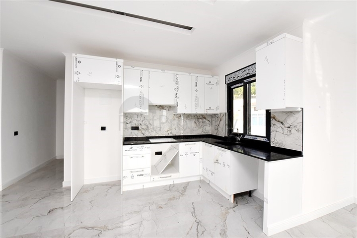 3+1 Wohnung in einem neuen Komplex mit Blick auf das Meer und die Festung von Alanya