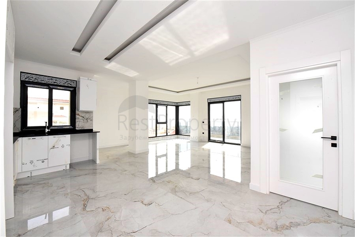 3+1 Wohnung in einem neuen Komplex mit Blick auf das Meer und die Festung von Alanya