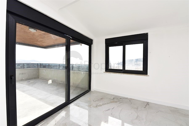 3+1 Wohnung in einem neuen Komplex mit Blick auf das Meer und die Festung von Alanya