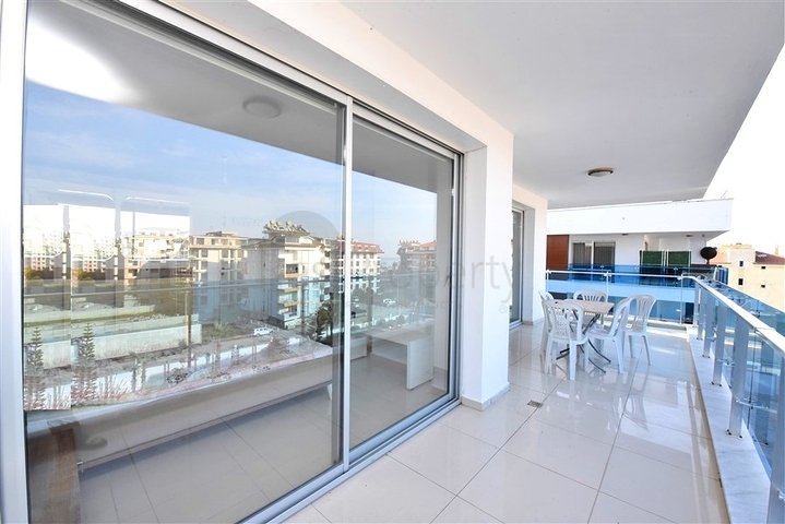 Großes 1+1 Apartment in einem modernen Komplex im Stadtteil Kestel