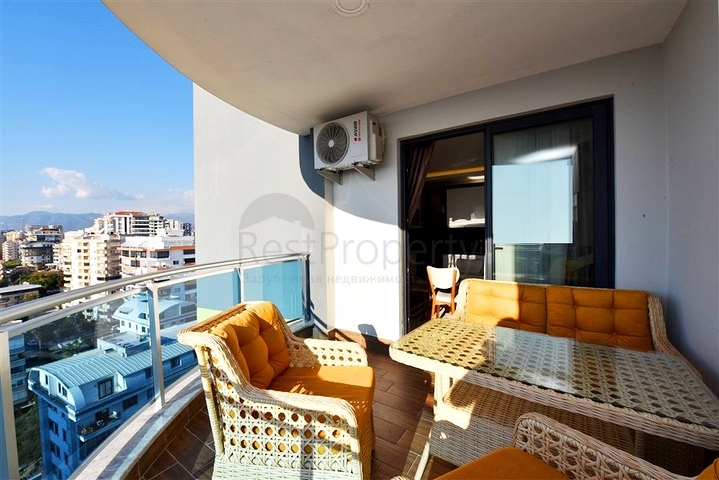 Geräumige 1+1-Wohnung in einem Komplex mit entwickelter Infrastruktur