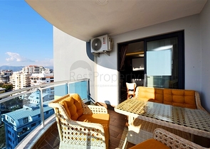 Geräumige 1+1-Wohnung in einem Komplex mit entwickelter Infrastruktur