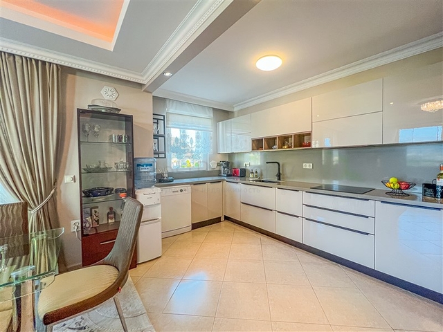 Geräumige 2+1-Wohnung mit großer Terrasse 