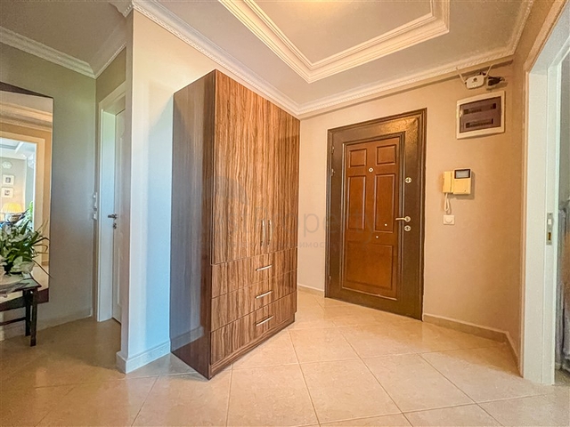 Geräumige 2+1-Wohnung mit großer Terrasse 