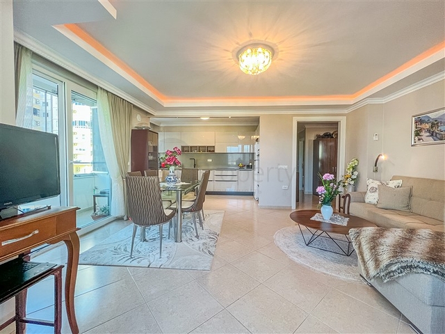 Geräumige 2+1-Wohnung mit großer Terrasse 