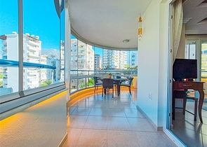 Geräumige 2+1-Wohnung mit großer Terrasse 