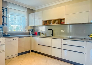 Geräumige 2+1-Wohnung mit großer Terrasse 