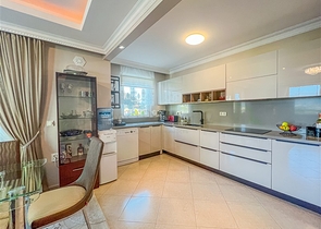 Geräumige 2+1-Wohnung mit großer Terrasse 