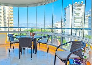 Geräumige 2+1-Wohnung mit großer Terrasse 