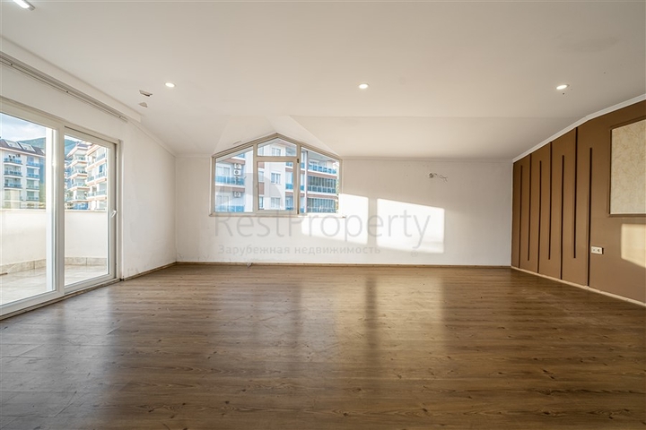 Großes Penthouse vom Eigentümer mit 4+1 Grundriss im Stadtteil Dschikcilli