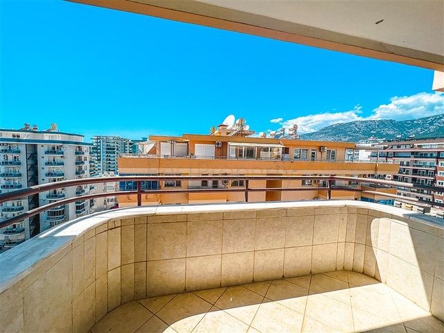 Geräumiges 4+1 Penthouse mit Meerblick