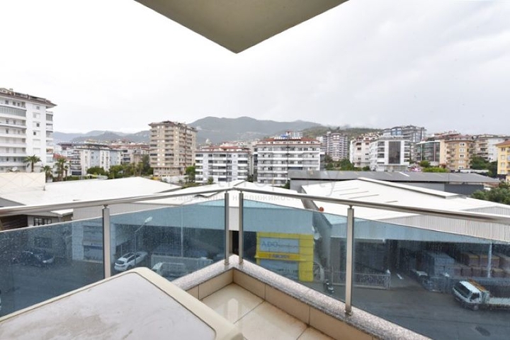 Geräumige 3+1-Wohnung in Dschikkilli